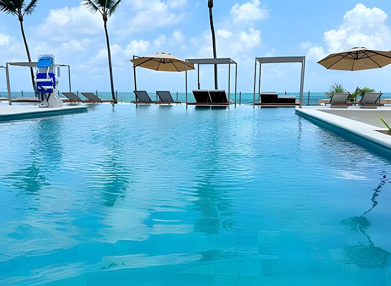 Apartamento beira-mar /resort pé na areia