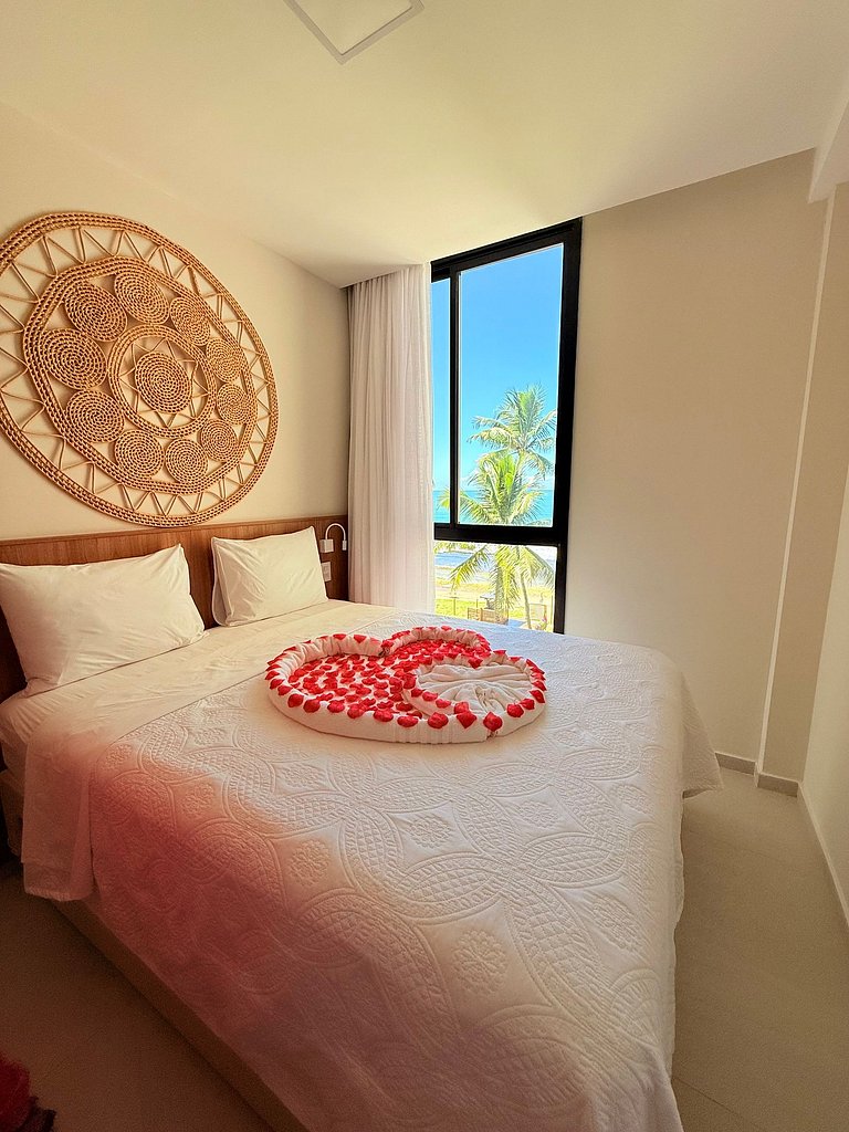 Ap com piscina  com vista mar e beira-mar